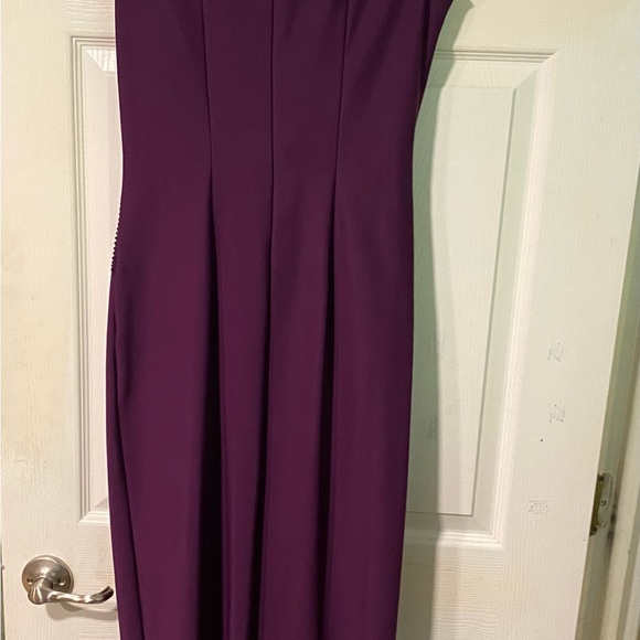 Cap Sleeve Compression Dress with Cap Sleeves & Embellished Hip Detail - Picture 4 of 5